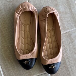 Coach Women's Beige and Black Flats